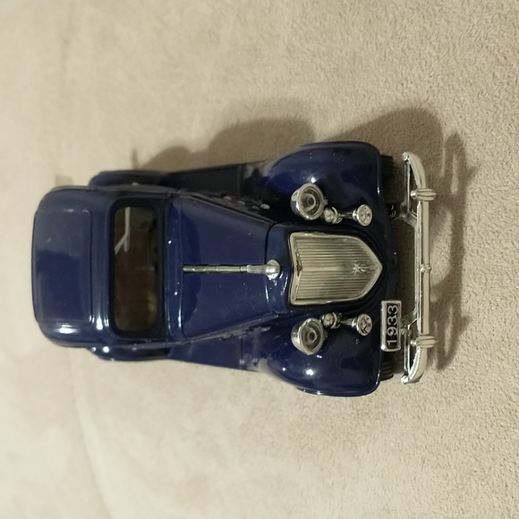 1933 Two Passenger Five Window Coupe Die Cast Car - Picture 3 of 5